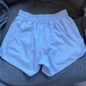 Lululemon Hotty Hot Low-Rise Lined Short 2.5”